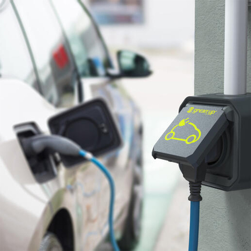 Prise pour recharge véhicule électrique Legrand Green'up
