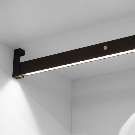 Emuca barre de penderie pour armoire Castor avec lumiere LED,  detecteur de mouvement, 558, Peint en moka, 1 ut.